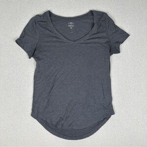 SO Perfect Tee Women's Gray V-Neck Short Sleeve Top